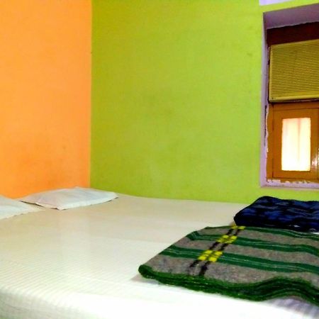 Yogi Lodge Waranasi Zewnętrze zdjęcie