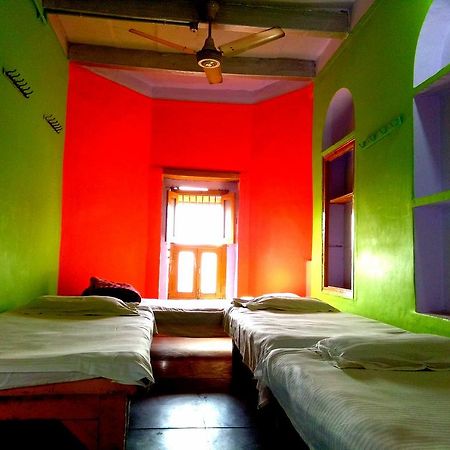 Yogi Lodge Waranasi Zewnętrze zdjęcie