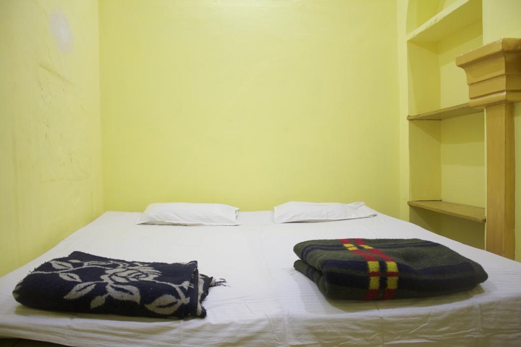 Yogi Lodge Waranasi Zewnętrze zdjęcie