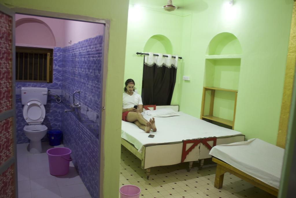Yogi Lodge Waranasi Zewnętrze zdjęcie