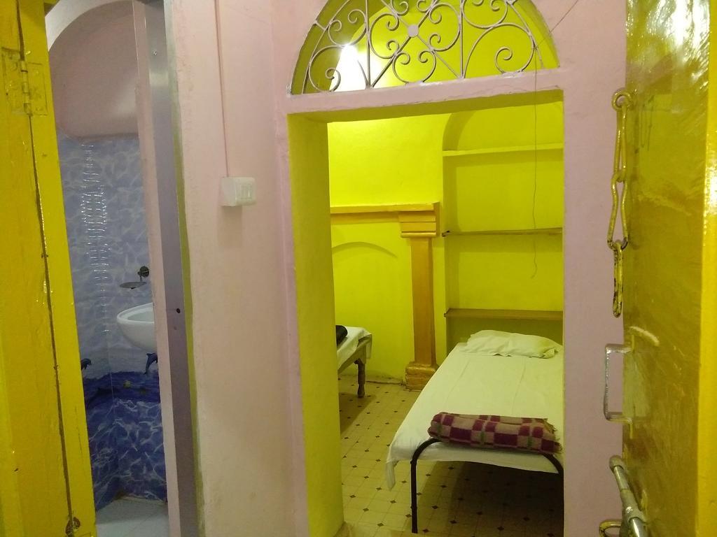 Yogi Lodge Waranasi Zewnętrze zdjęcie