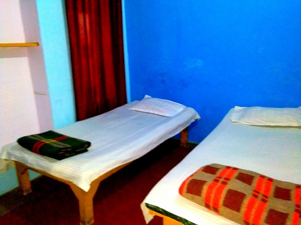 Yogi Lodge Waranasi Zewnętrze zdjęcie