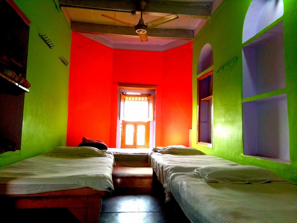 Yogi Lodge Waranasi Zewnętrze zdjęcie