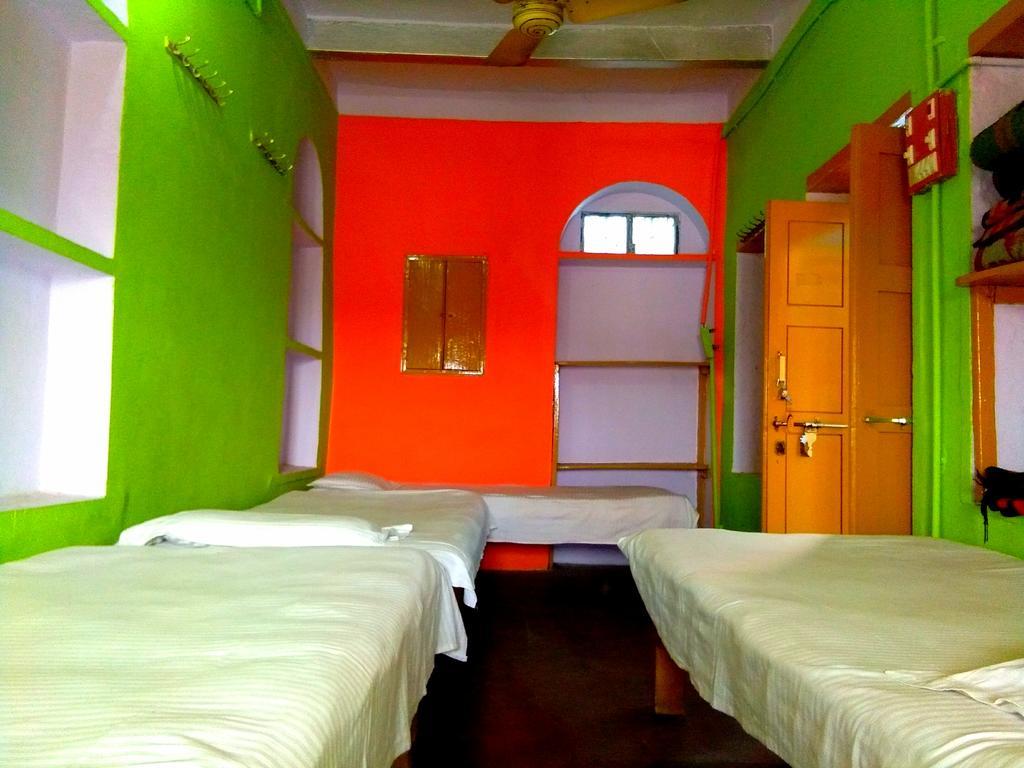 Yogi Lodge Waranasi Zewnętrze zdjęcie