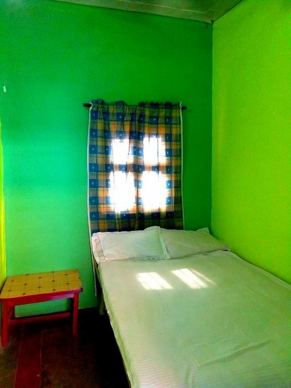 Yogi Lodge Waranasi Zewnętrze zdjęcie